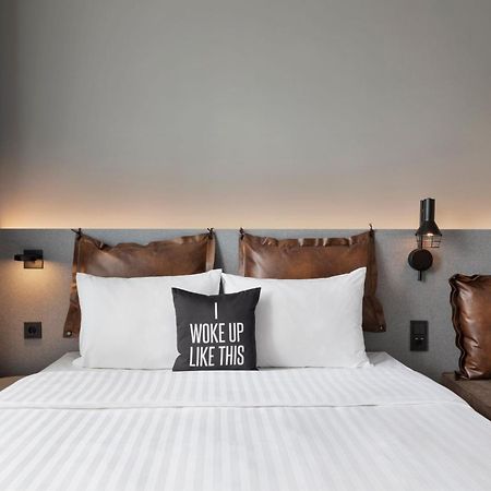 Moxy Duesseldorf City Екстериор снимка