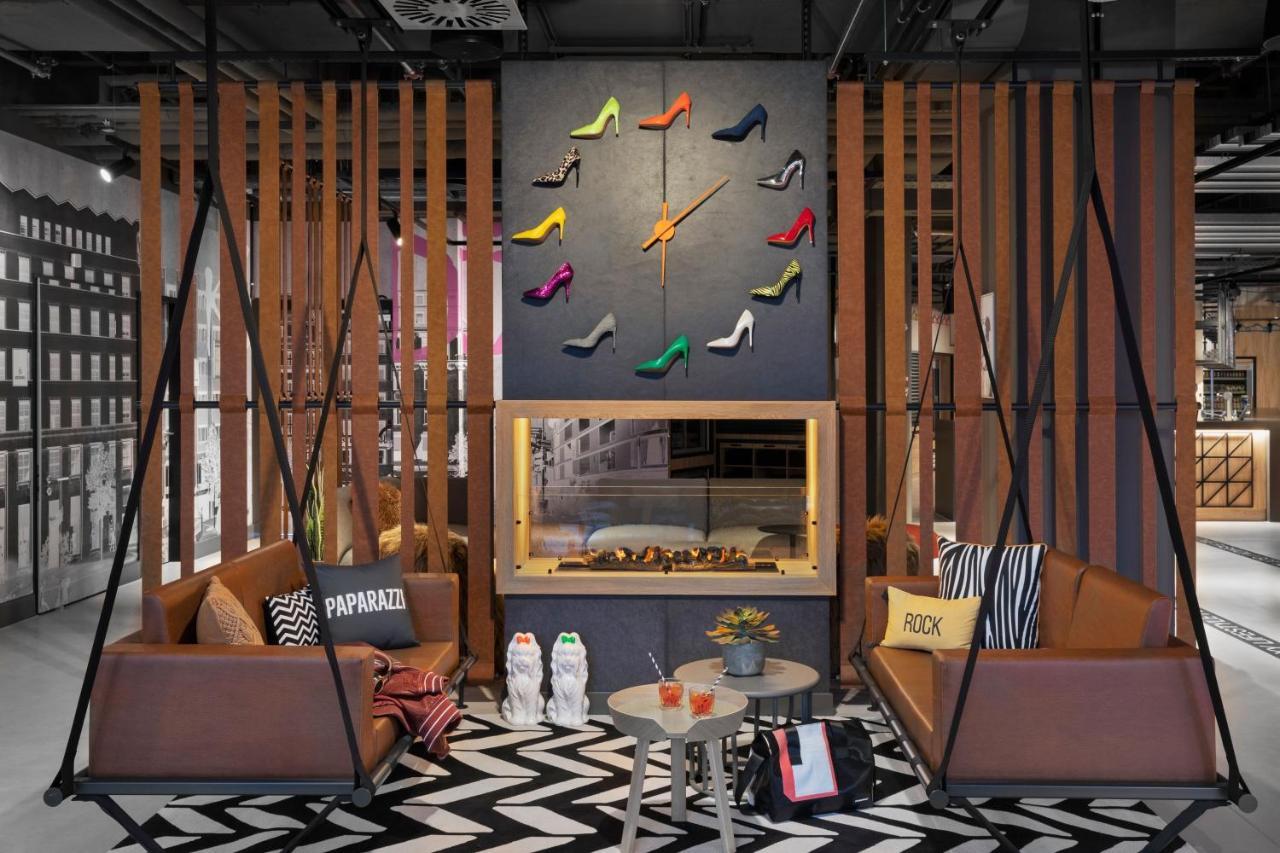 Moxy Duesseldorf City Екстериор снимка