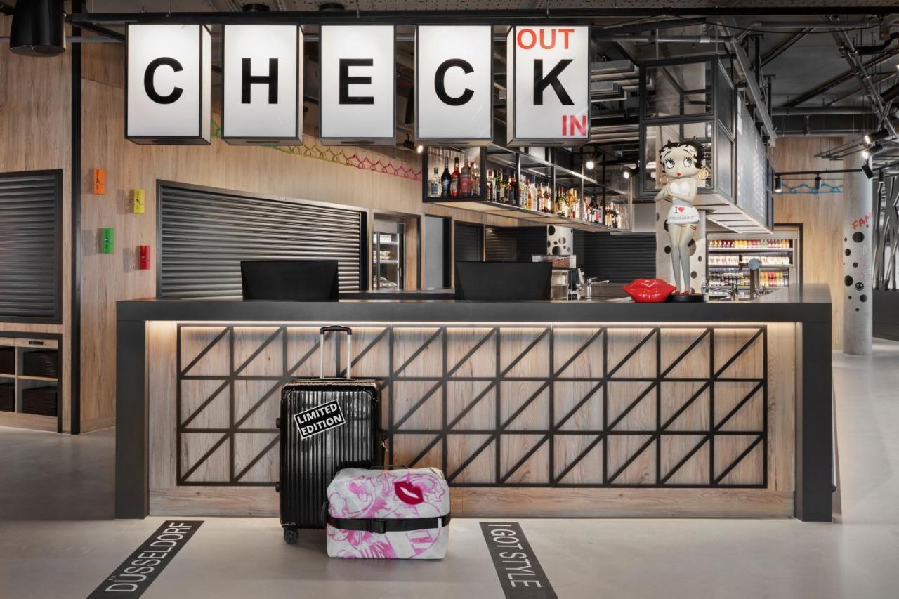 Moxy Duesseldorf City Hotel Екстериор снимка