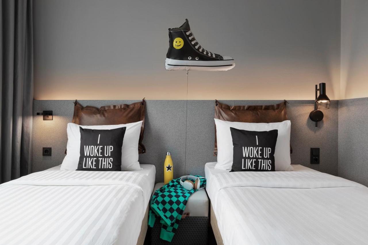 Moxy Duesseldorf City Екстериор снимка