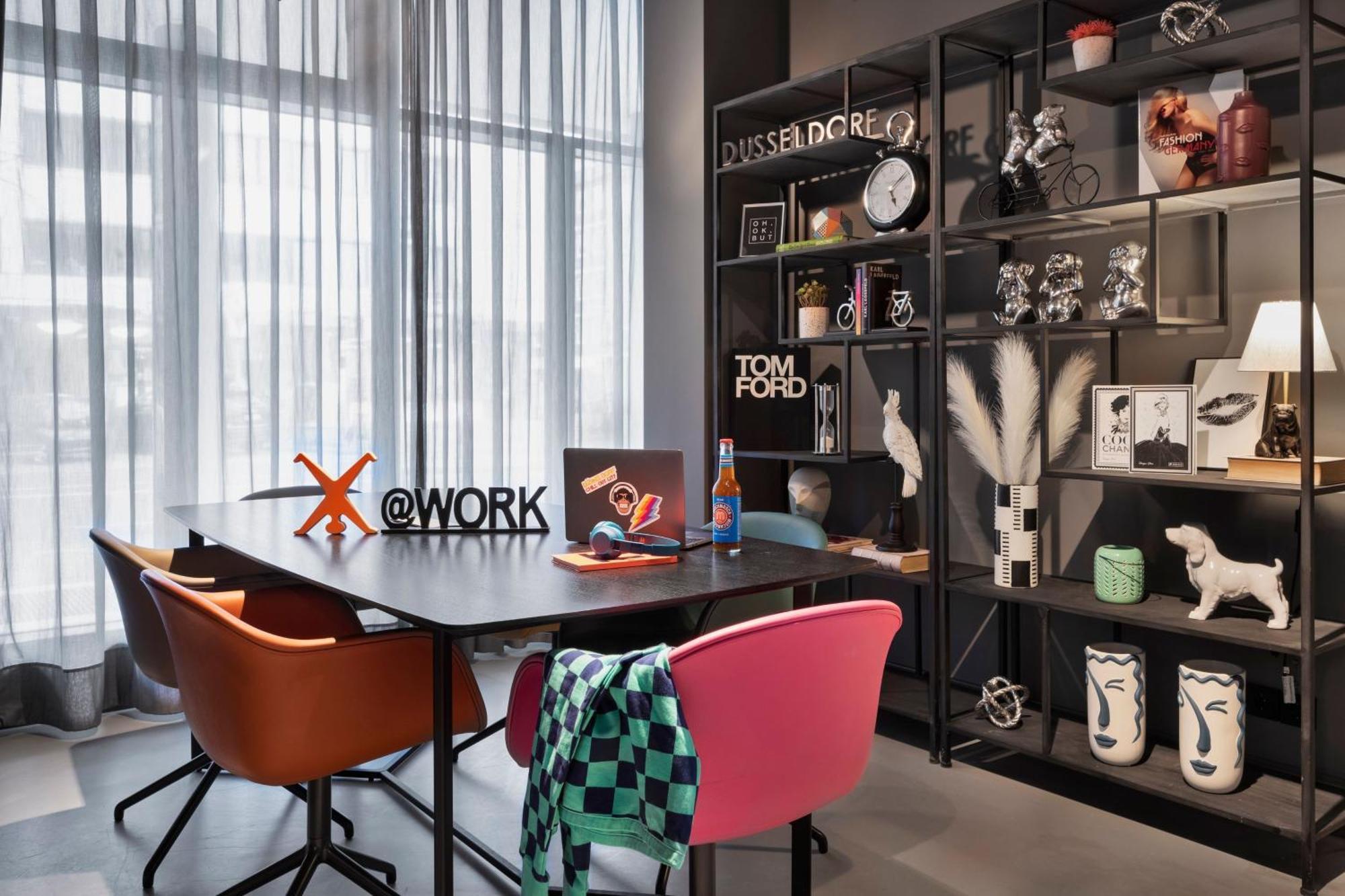 Moxy Duesseldorf City Hotel Екстериор снимка