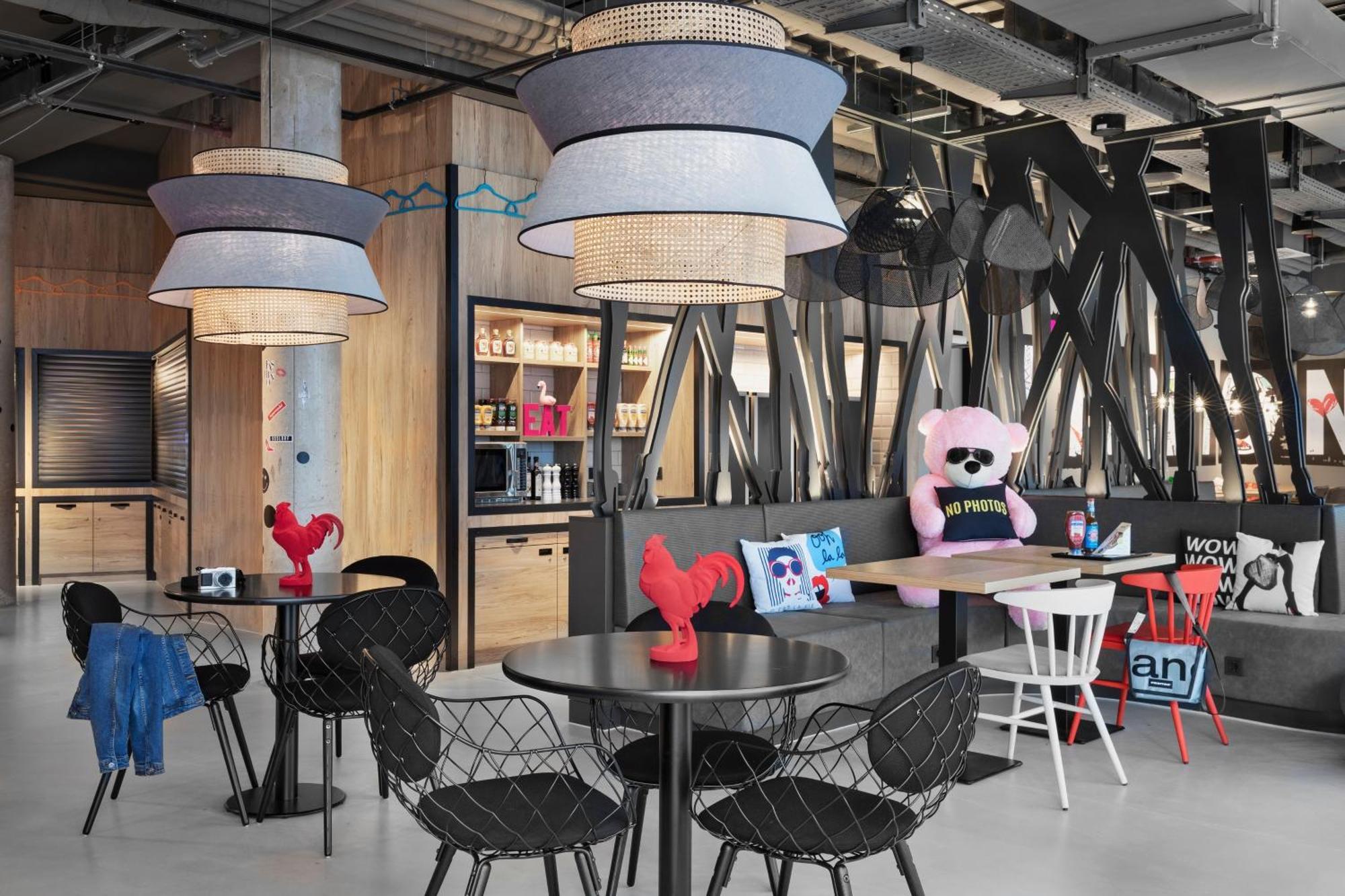 Moxy Duesseldorf City Екстериор снимка
