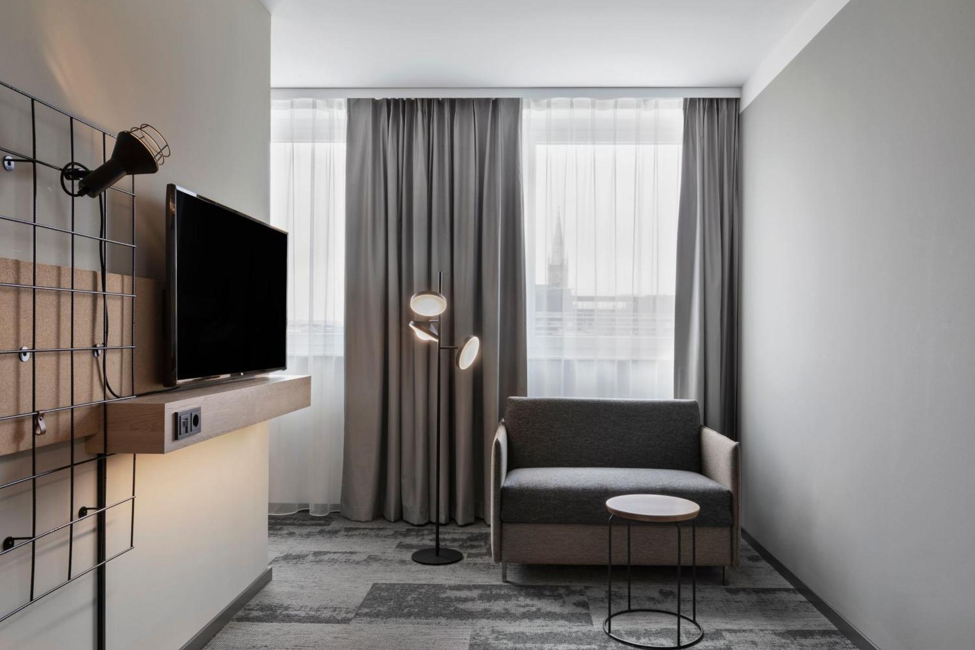 Moxy Duesseldorf City Hotel Екстериор снимка