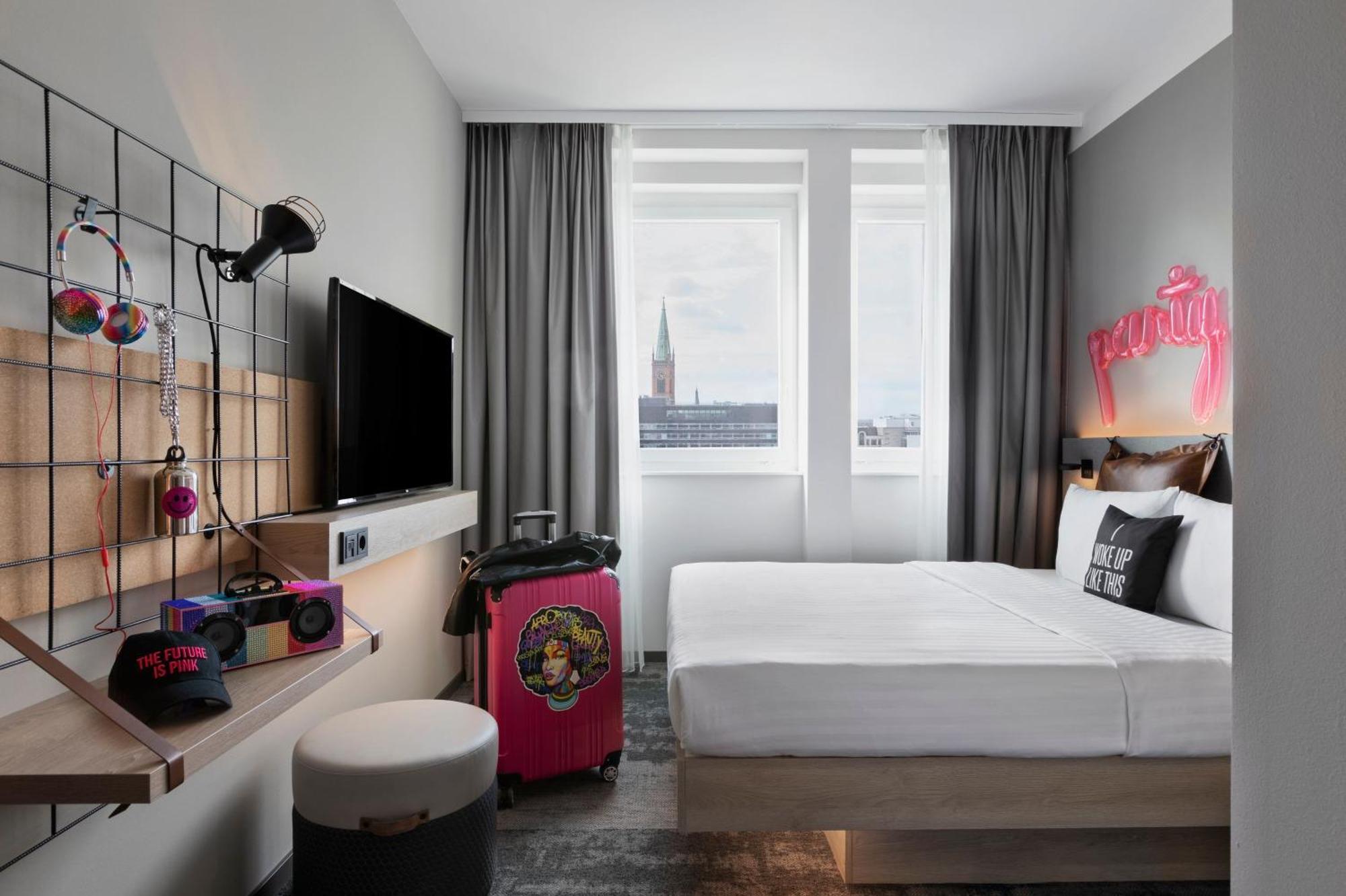 Moxy Duesseldorf City Hotel Екстериор снимка