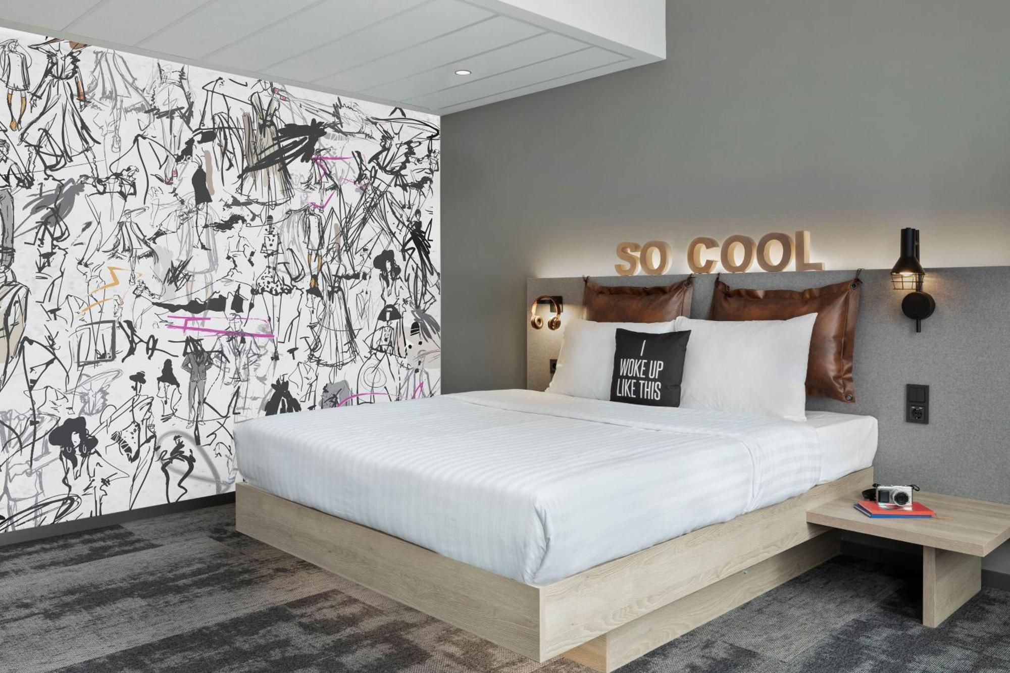 Moxy Duesseldorf City Hotel Екстериор снимка